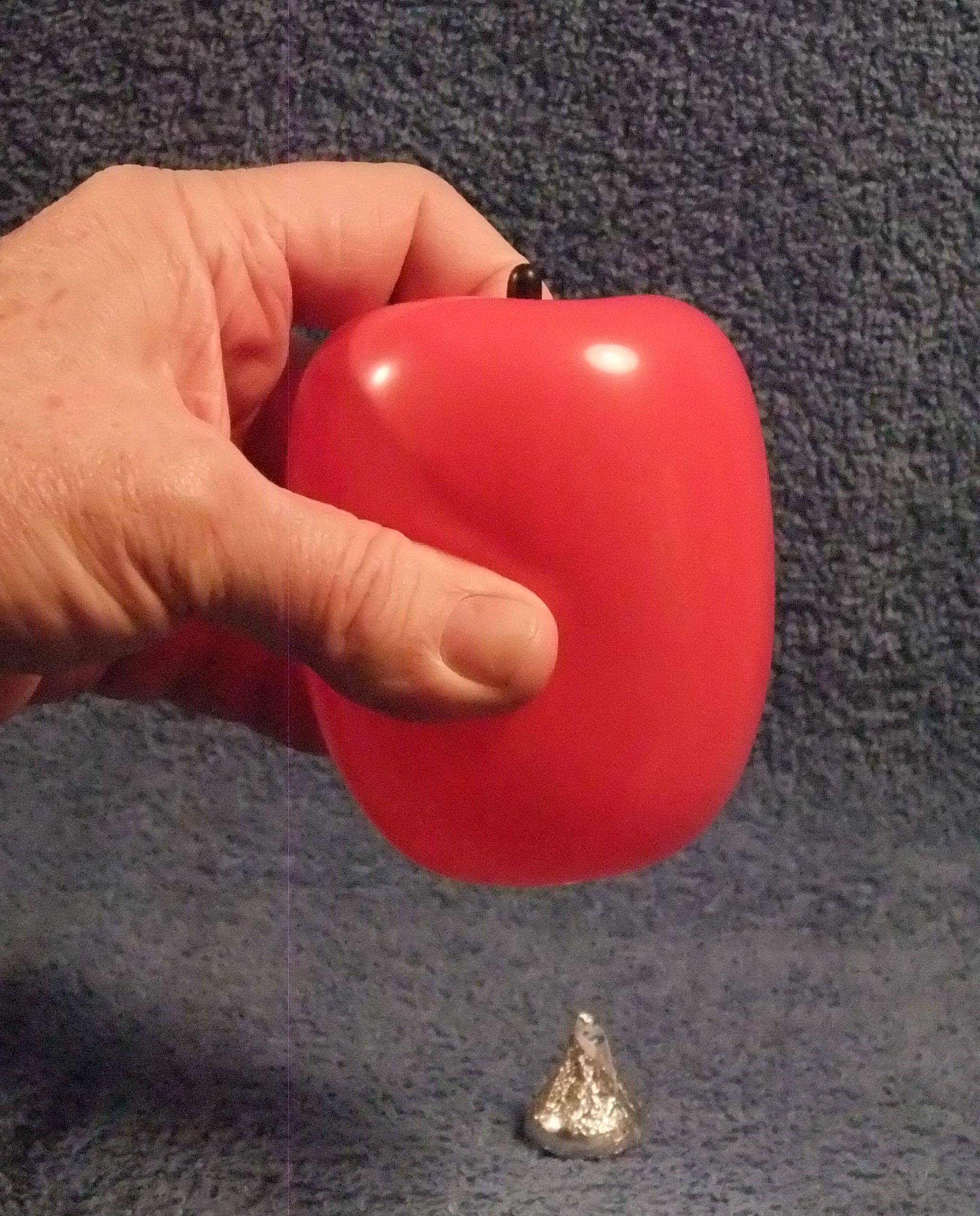 Steps to make an Apple Kiss