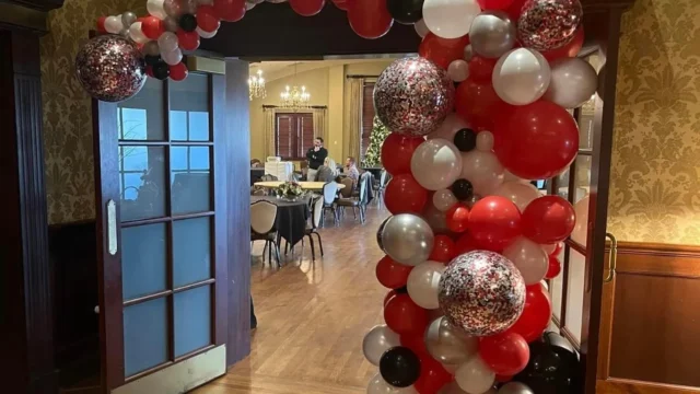 indoor organic holiday balloon garland