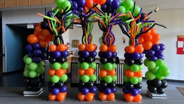 A balloon arch with 4 balloon columns under it